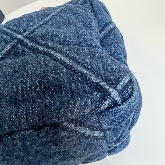 CHANEL 19 SMALL - Picture 7 of 10